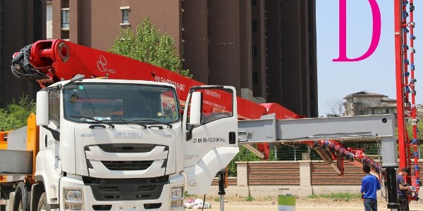 小型混凝土泵車的回轉(zhuǎn)支承如何保養(yǎng)？