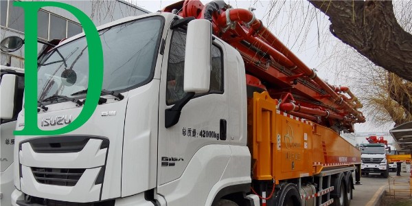 混凝土泵車的總體結(jié)構(gòu)和工作原理