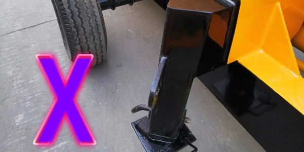 在對(duì)混凝土泵的水箱及供水系統(tǒng)進(jìn)行清洗后，需要在活塞上裝上膠套